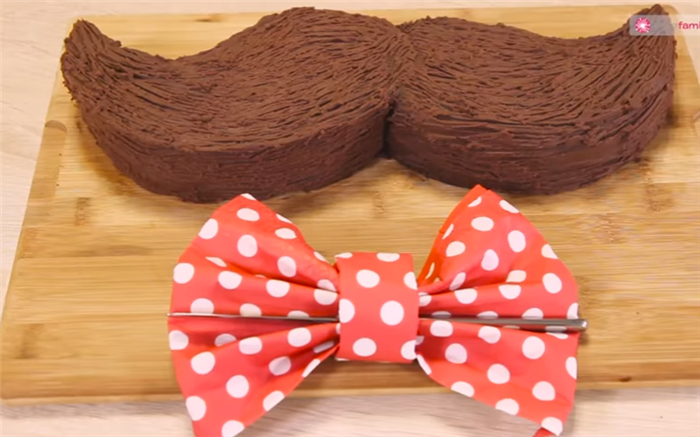 Видео: Специальный торт с усами на День отца