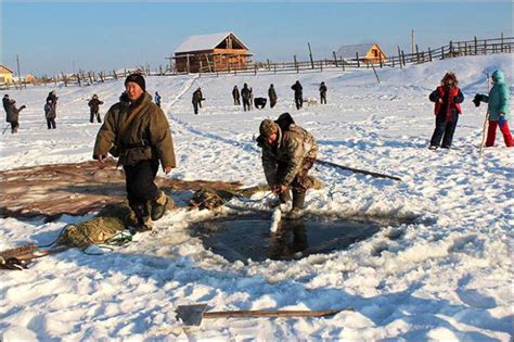 Зимний отдых в сельской местности: охота, рыбалка и прогулки на снегоходе