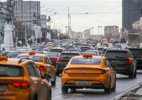 Каким образом туман влияет на дорожное движение в Москве?