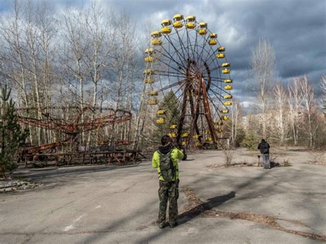 Когда была открыта зона отчуждения для туристов и что в ней можно увидеть