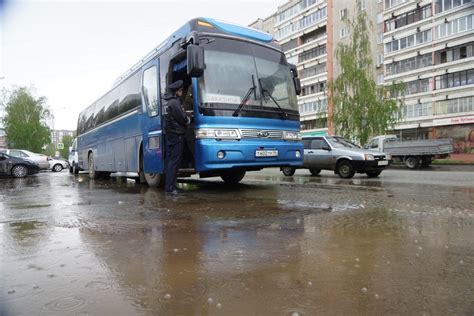 Парень втянулся в автобусную аварию