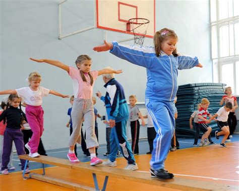 Физкультура как первый урок в школе: за и против