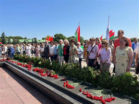 Церемония возложения цветов